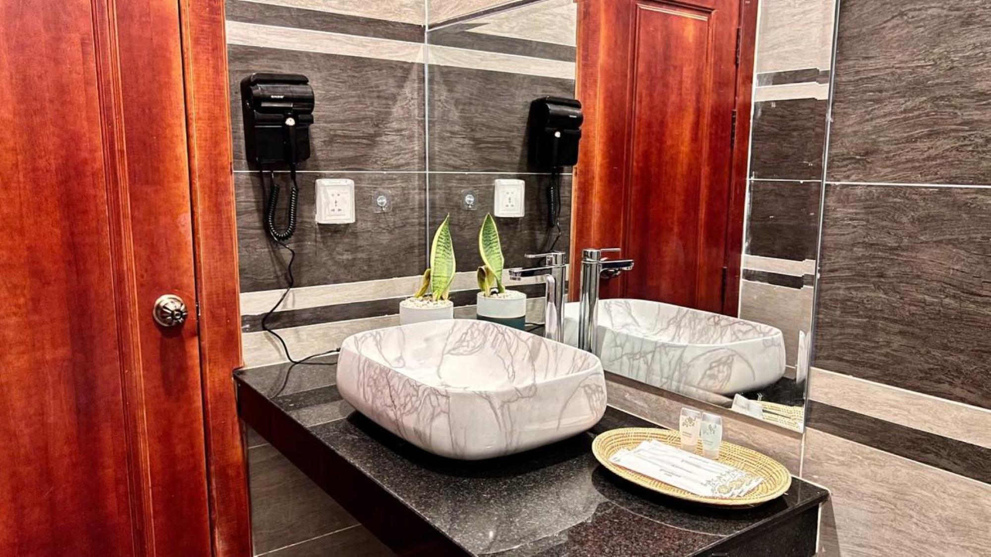 Nyna Villa Guesthouse كامبوت المظهر الخارجي الصورة